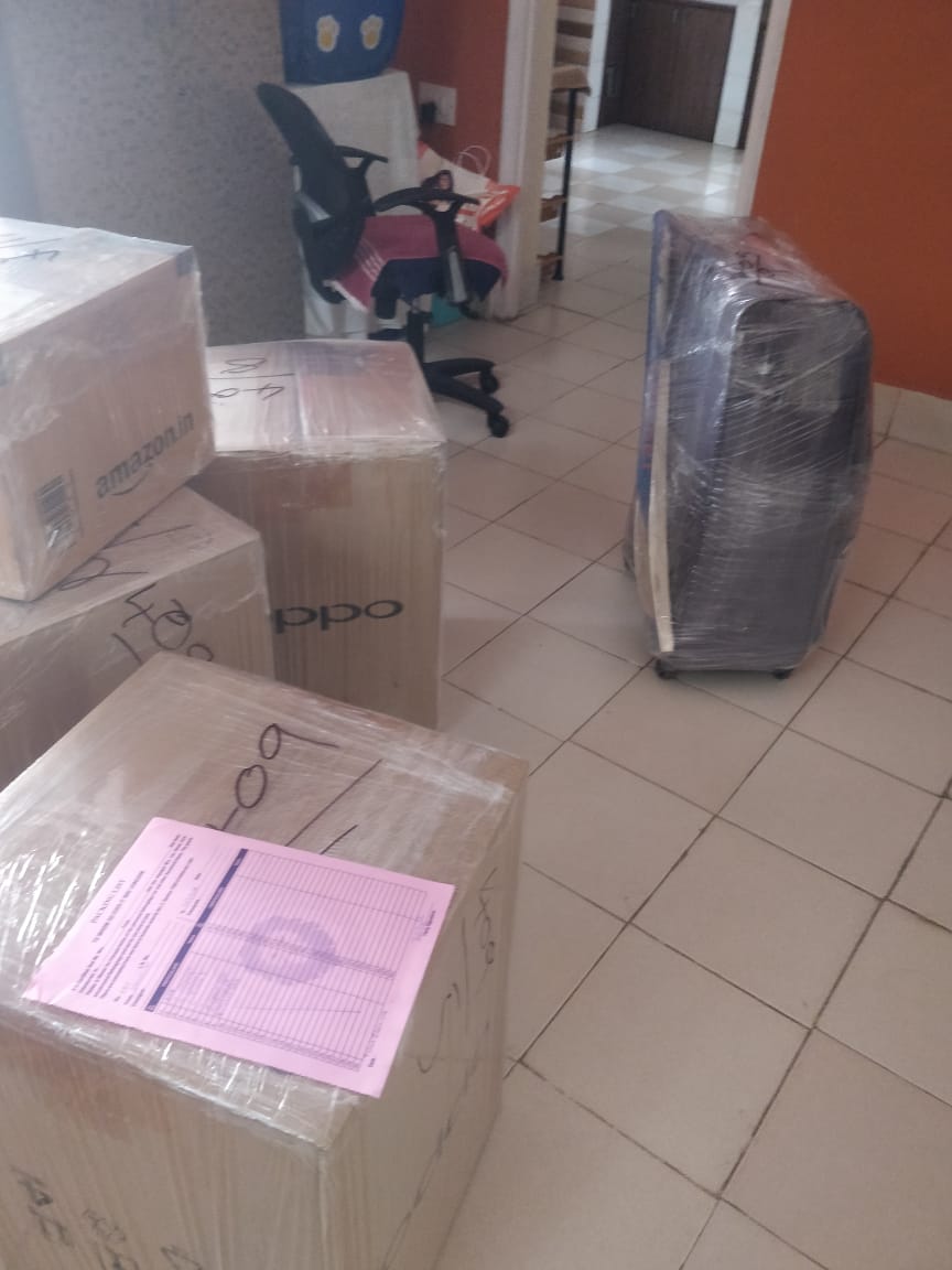 Professional staff of Jasol Packers and Movers handling a relocation project